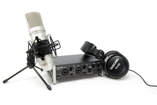 TASCAM TRACKPACK 2X2 Recording Studio Bundle